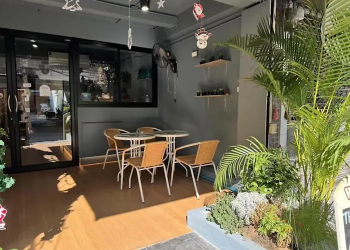 The Moment & Cafe