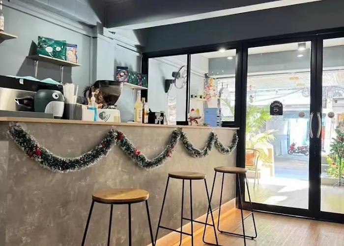 Hostel The Moment & Cafe Bangkok
